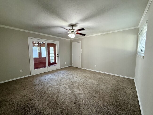 Building Photo - 5040 Thunder Rd