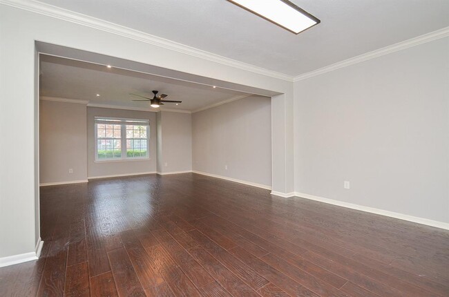 Building Photo - 1549 W Sam Houston Pkwy S