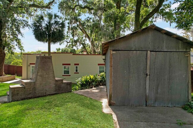 Building Photo - 1647 Lake Ella Dr