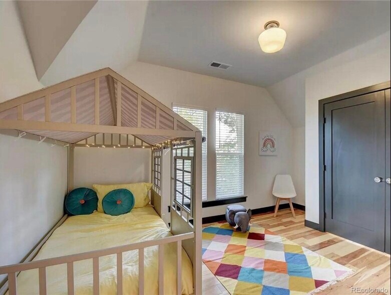 Building Photo - 2126 Grove St