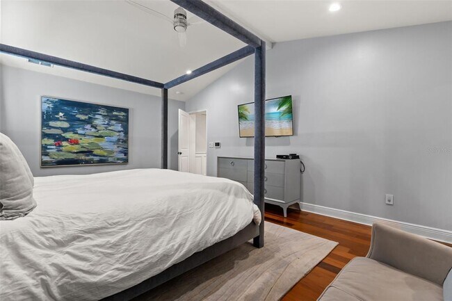 Building Photo - 2220 Vía Tuscany