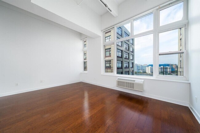 Building Photo - 1500 Hudson St