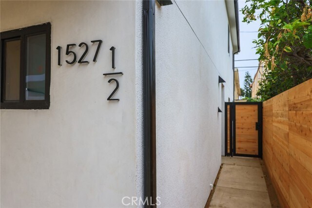 Building Photo - 1527 S Carmelina Ave