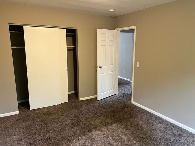 Building Photo - 2828 Westknolls Ln