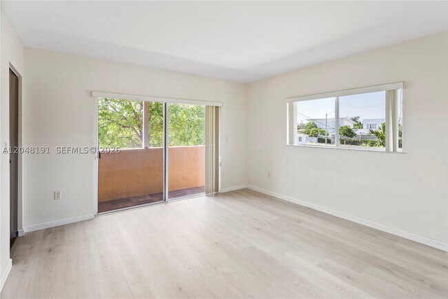 Building Photo - 2782 SW 33rd Ave