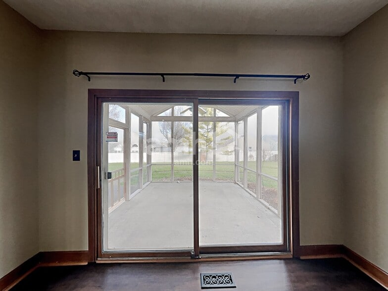 Building Photo - 9186 Pointe Ct