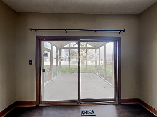 Building Photo - 9186 Pointe Ct