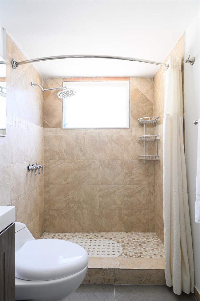 Building Photo - 1020 N Victoria Park Rd