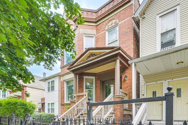 Building Photo - 3252 W Wabansia Ave