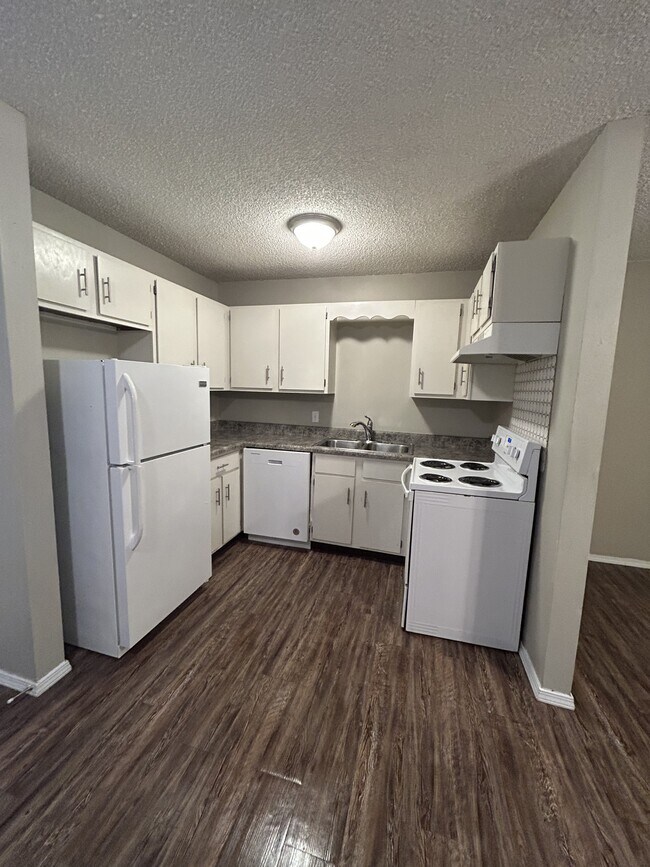 Building Photo - 221 Brooke Lynn Dr