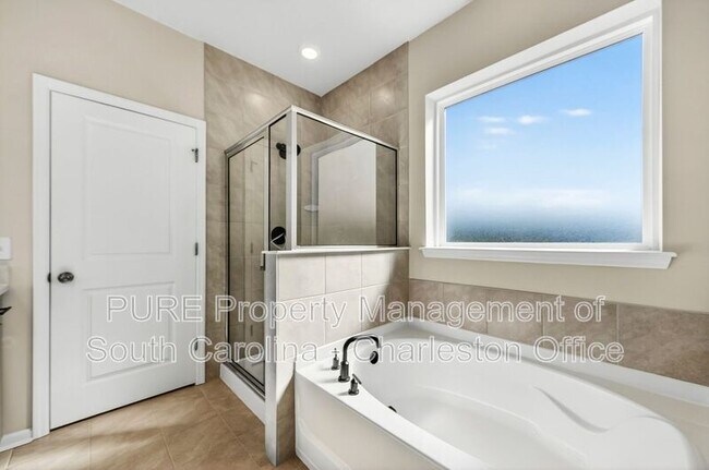 Building Photo - 102 Winding Grv Ln