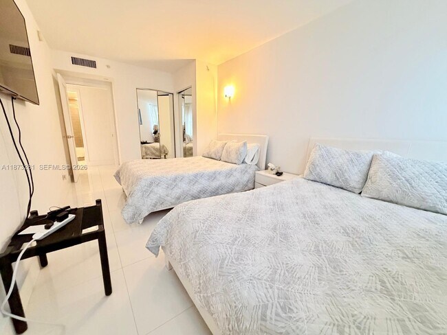 Building Photo - 100 Lincoln Rd