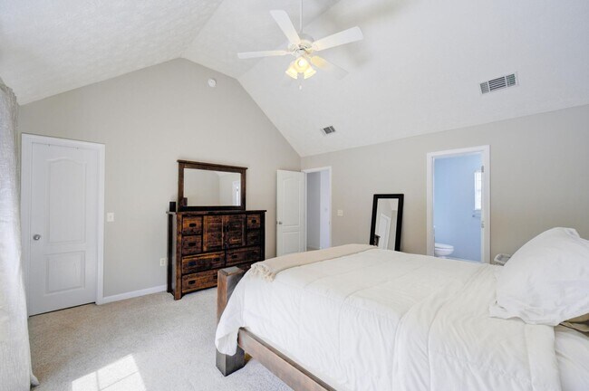 Building Photo - 3 Bedroom with a Fabulous Florida Room in Crestview!