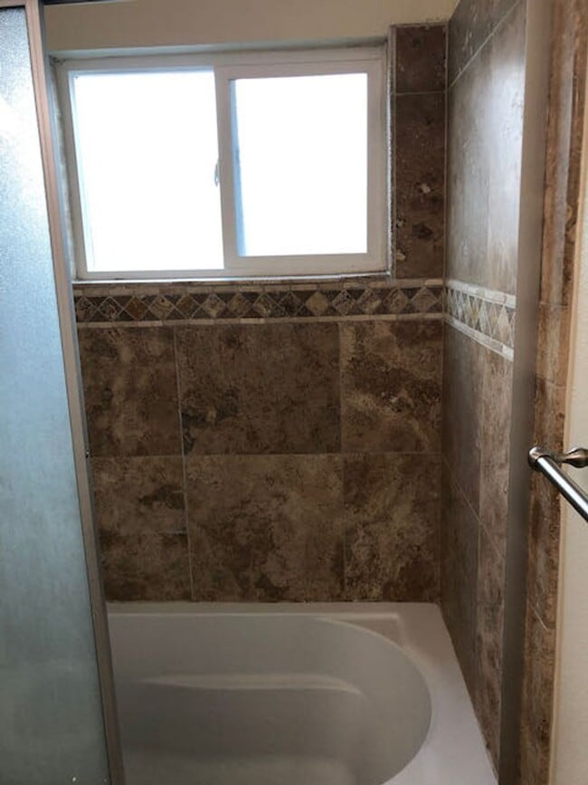 Building Photo - 1bed 1bath Apartment 1 month free with 12 month lease