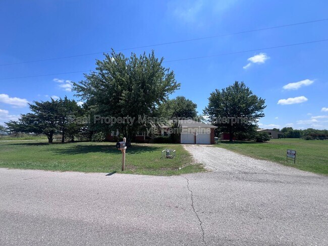 Building Photo - 204 Wolf Ln