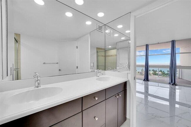 Building Photo - 2841 N Ocean Blvd