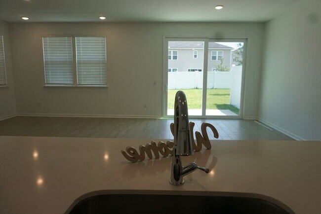 Building Photo - Newly Built 3 Bedroom 2.5 Bathroom Home wi...