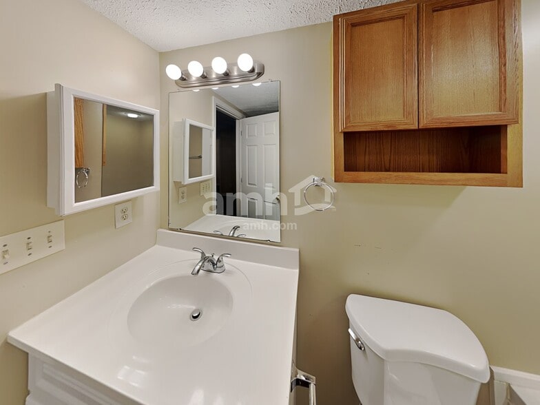 Building Photo - 7901 Chapel Stone Rd