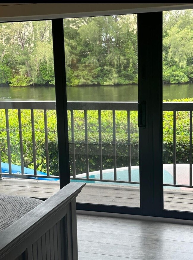 Building Photo - 2309 Fairway Dr S