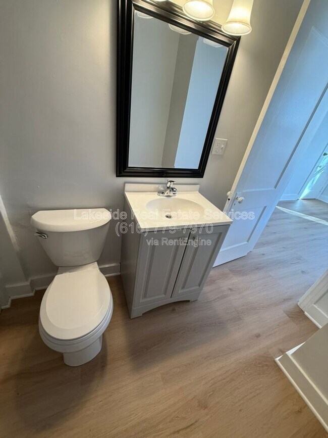 Building Photo - 1101 Dayton St SW