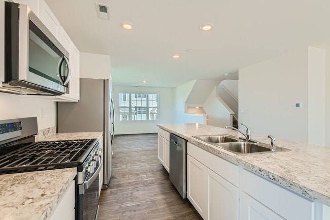 Building Photo - 3788 Bissel Dr