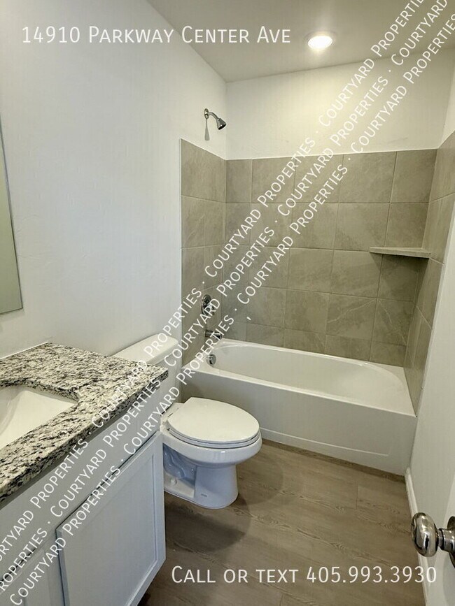 Building Photo - 14910 Parkway Center Ave