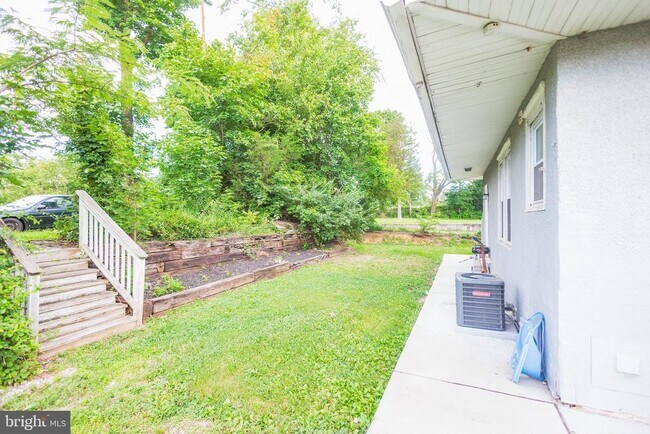 Building Photo - 140 Delsea Dr S