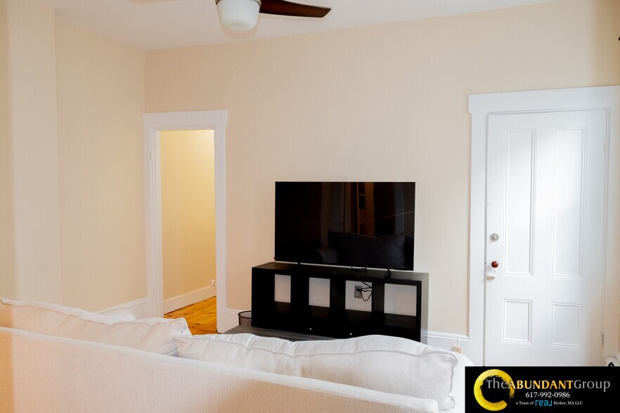 Building Photo - 133 Otis St