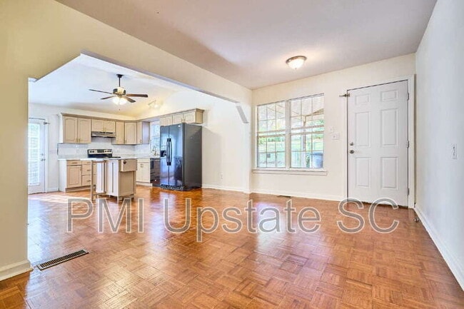 Building Photo - 28 Pine Grove Ln