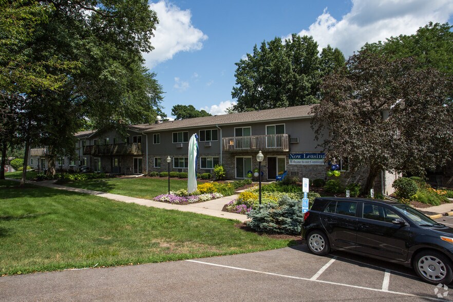 Overlook Pointe 5405 Century Ave Middleton WI 53562 Apartment Finder