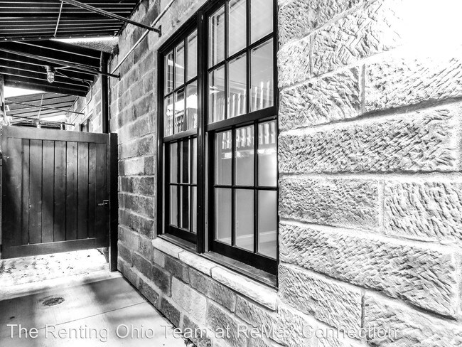 Building Photo - 166 E Gay St