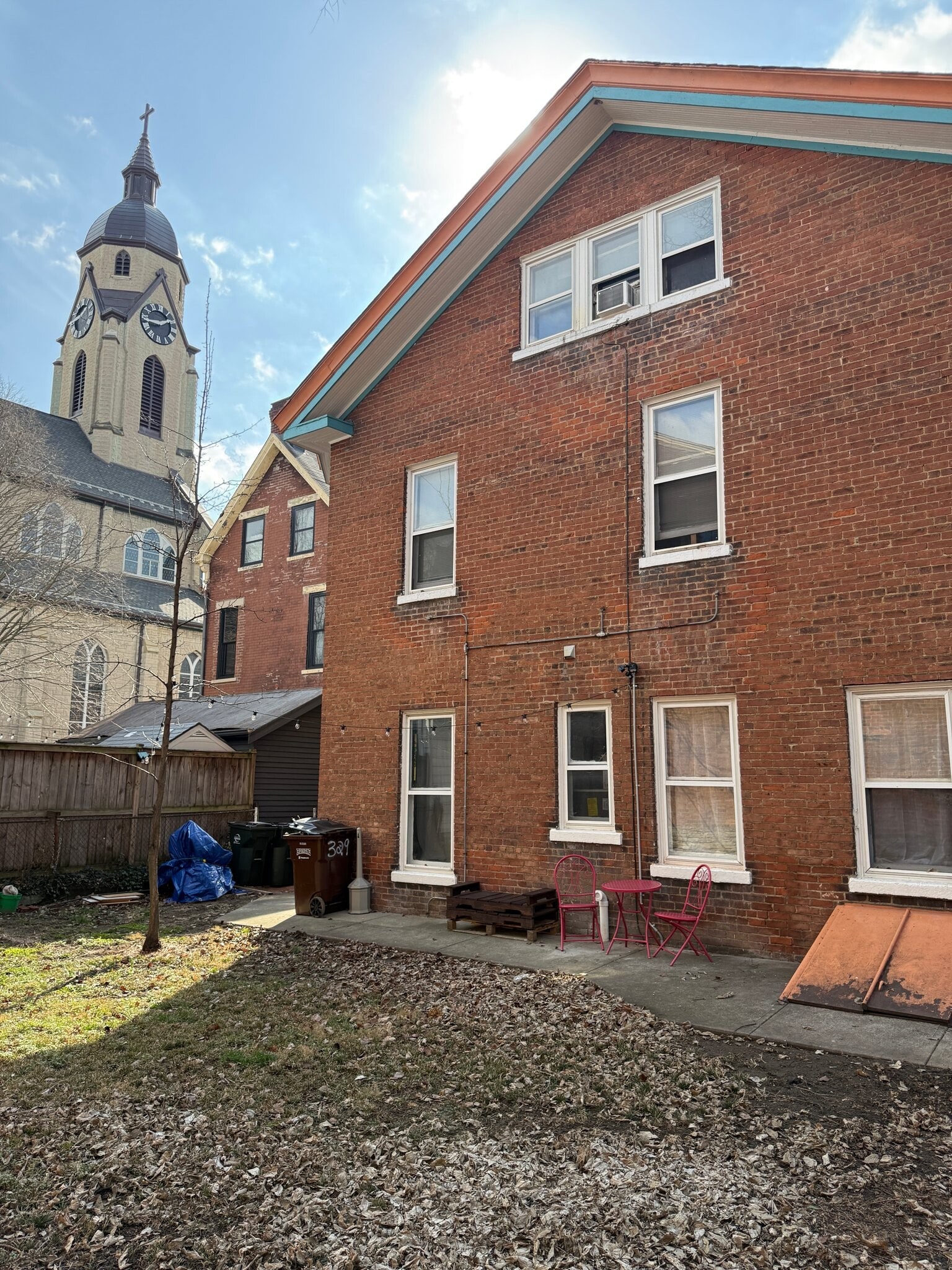 Building Photo - 329 Taylor Ave