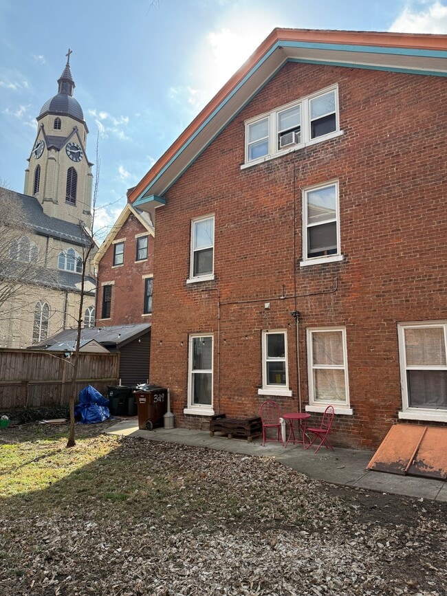 Building Photo - 329 Taylor Ave