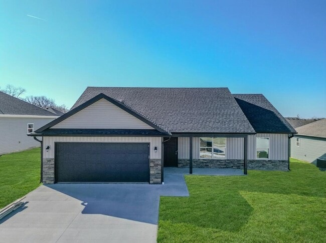 Building Photo - 3324 Naples Dr