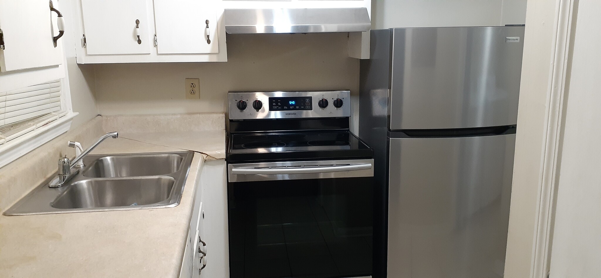Kitchen - 3024 Spruce Cir
