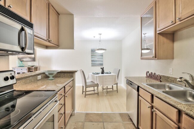 Building Photo - 880 E Fremont Ave