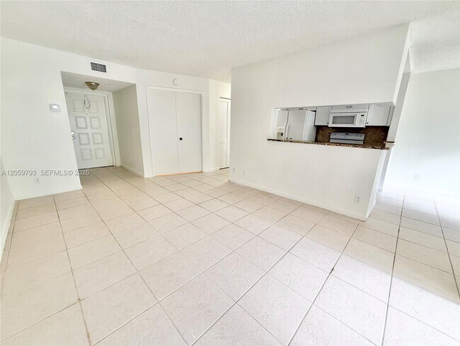 Building Photo - 9755 Westview Dr