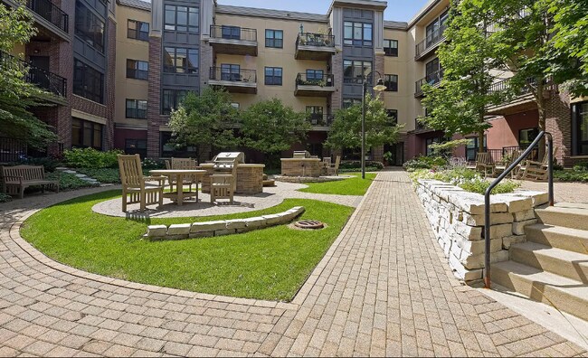 Building Photo - 3707 Grand Way