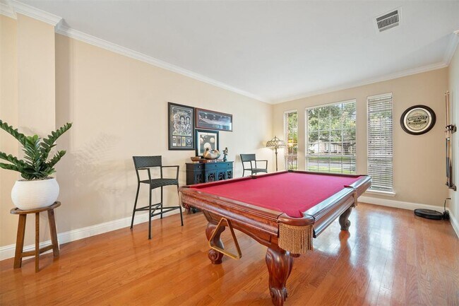 Building Photo - 1215 Boerne Dr