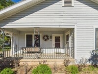 Building Photo - Quiet home in the central part of town