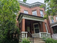 Building Photo - Beautiful 2 Bed 1 Bath Apartment with bonus room/office!