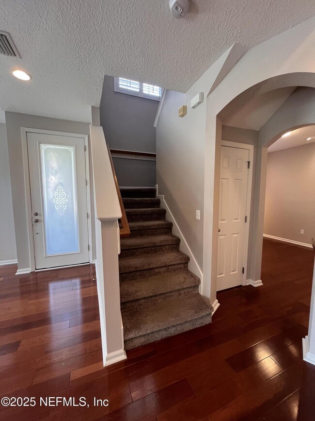 Building Photo - 3875 Buckthorne Dr