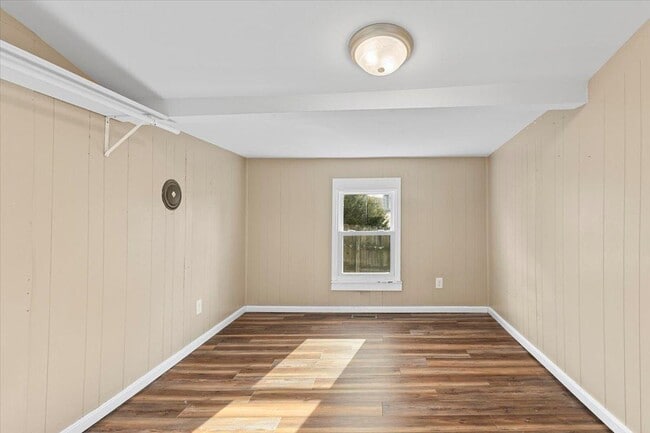 Building Photo - 1471 E State St