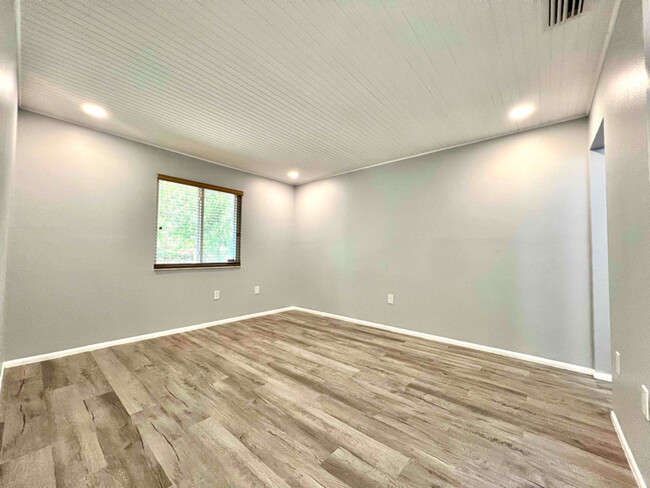 Building Photo - 2140 Corbin Pl
