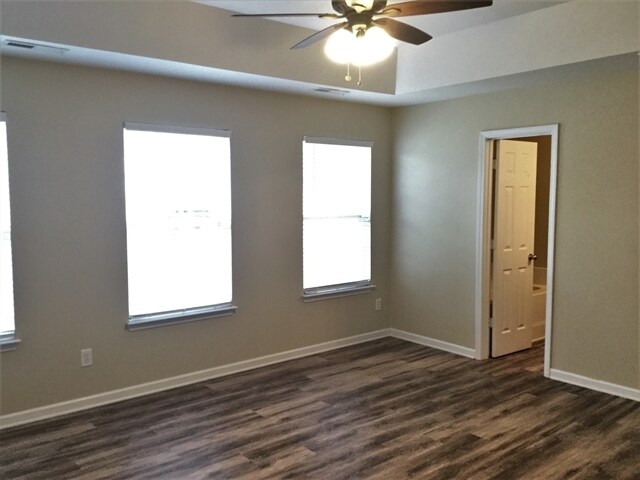 Building Photo - 581 Winborne Ave SW