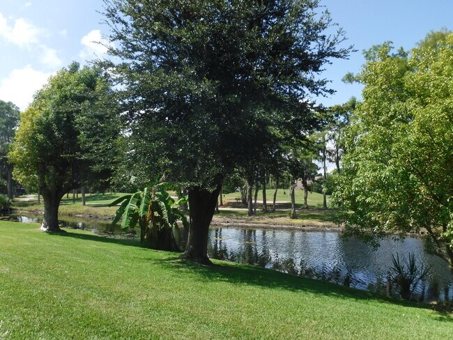 Building Photo - 652 Pelican Bay Dr