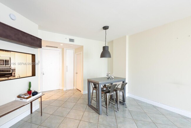 Building Photo - 888 Brickell Key Dr