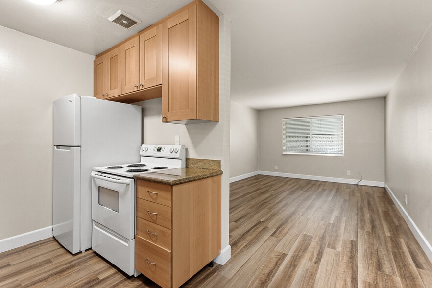 Building Photo - 2555 Sir Francis Drake Blvd