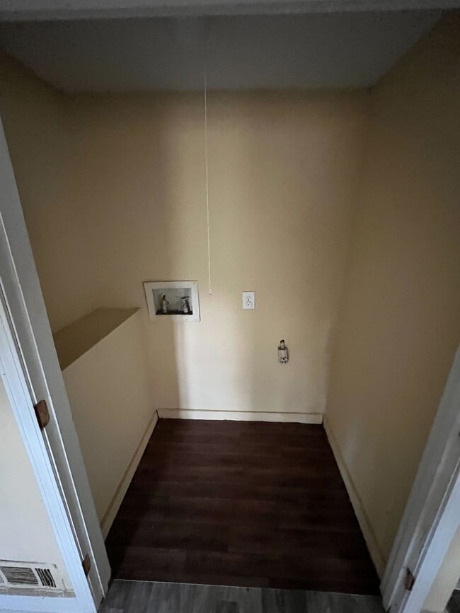 Building Photo - 2862 Oak Forest Dr