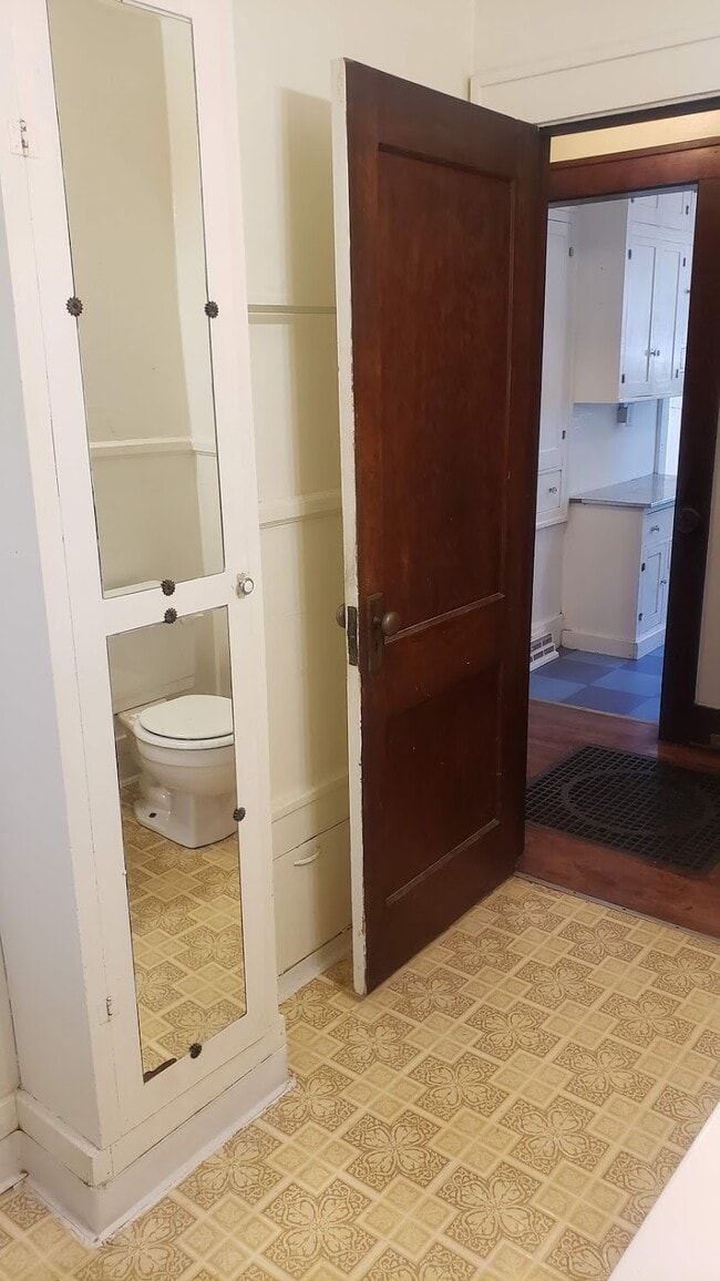 Building Photo - 803 E Flint St